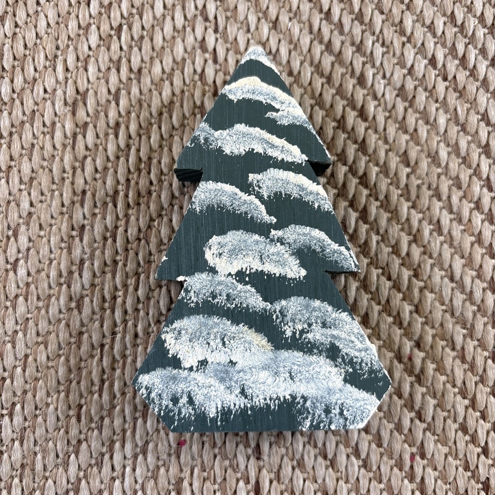 CAT'S MEOW SNOW COVERED PINE TREE ACCESSORY VILLAGE WOOD WINTER 2000 #00-601